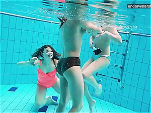 3 nude gals have fun underwater